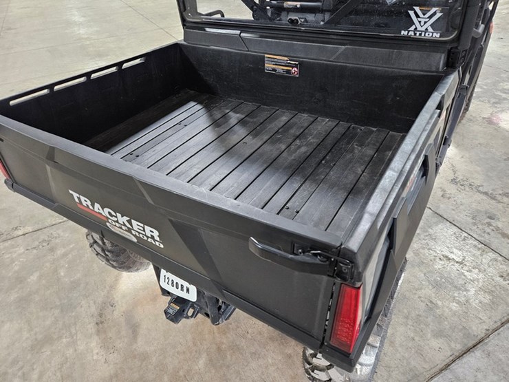 2019-john-deere-gator-image-18