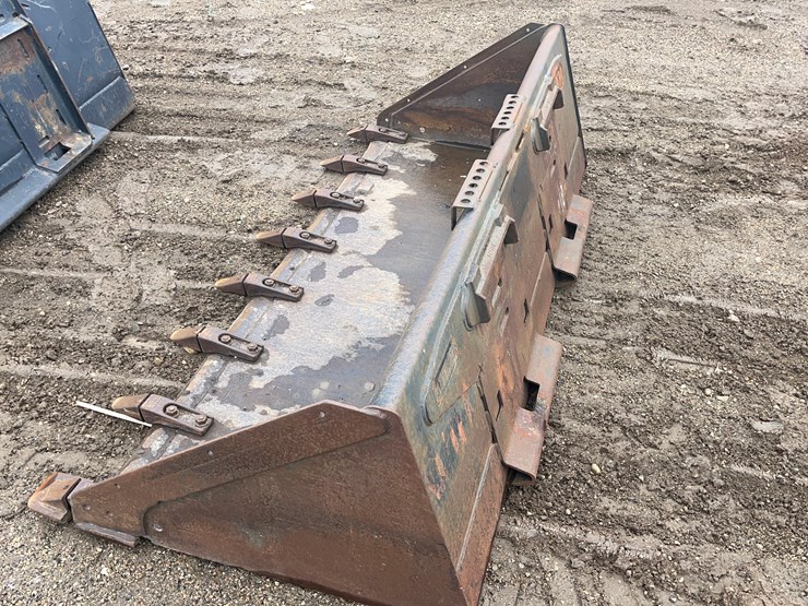 bobcat-tooth-bucket-image-3