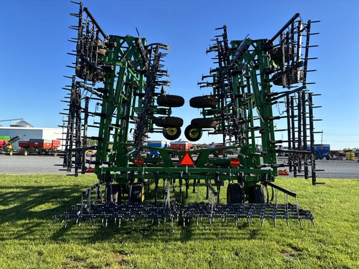 2014-john-deere-2210-image-7