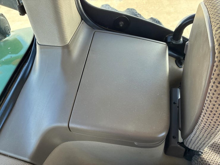 2013-john-deere-8360r-image-67