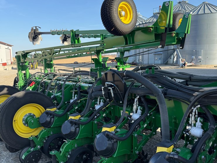 2021-john-deere-1775nt-image-19