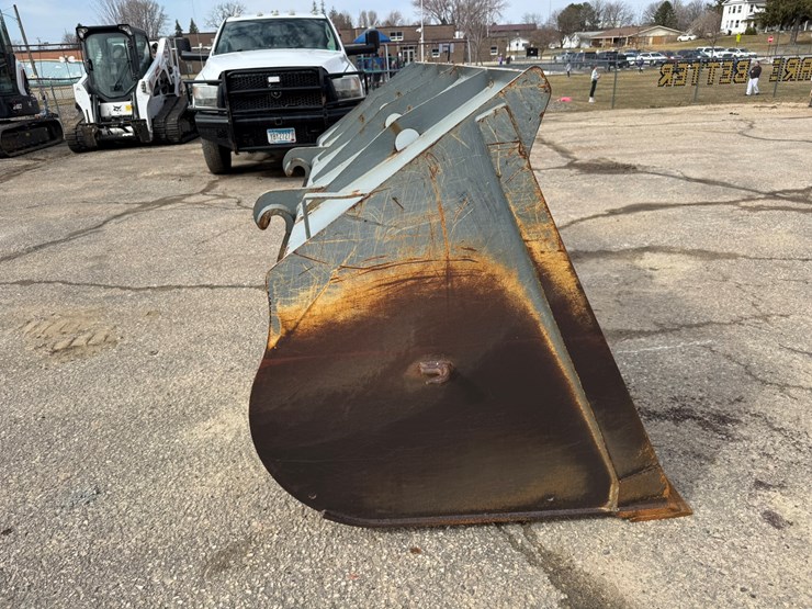 #3277-•-2016-liebherr-542-wheel-loader-w/-plow-and-chains-image-65