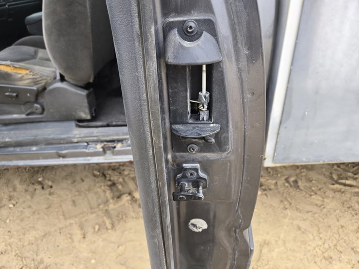 2001-chevrolet-k2500-image-18