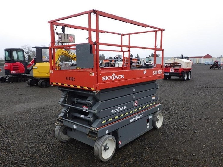 2017-skyjack-sj4632-scissor-lift-image-1