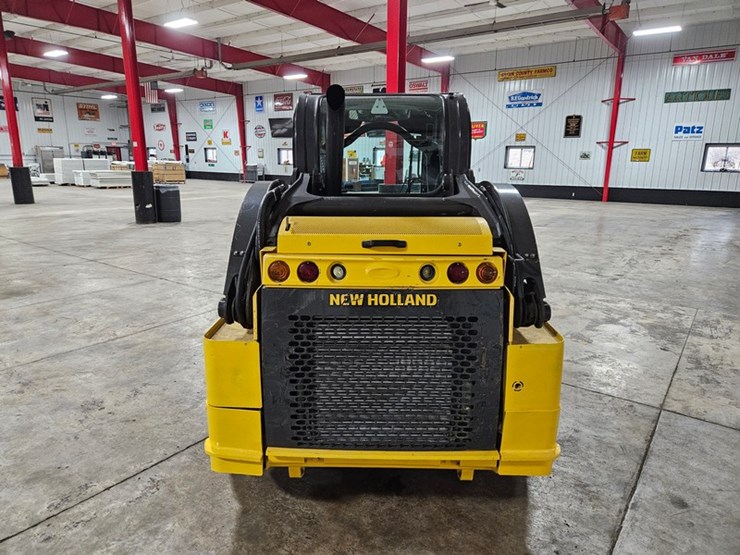 2021-new-holland-l318-image-4