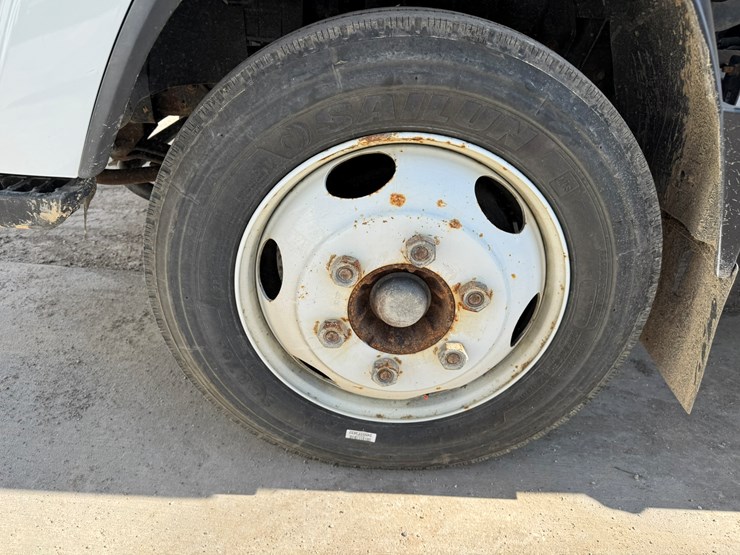 2018-isuzu-nrr-image-60