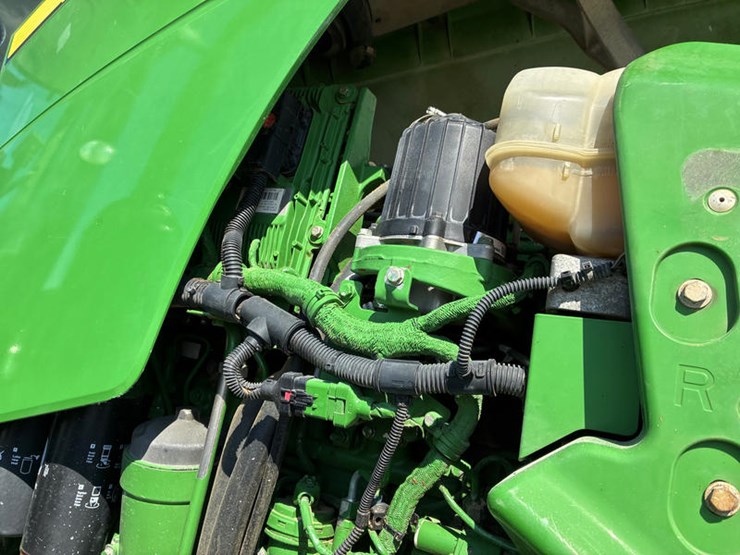 2013-john-deere-8360r-image-32