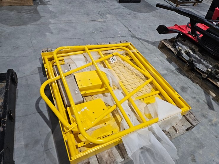#658-•-2026-vevor-pallet-fork-safety-basket-image-1
