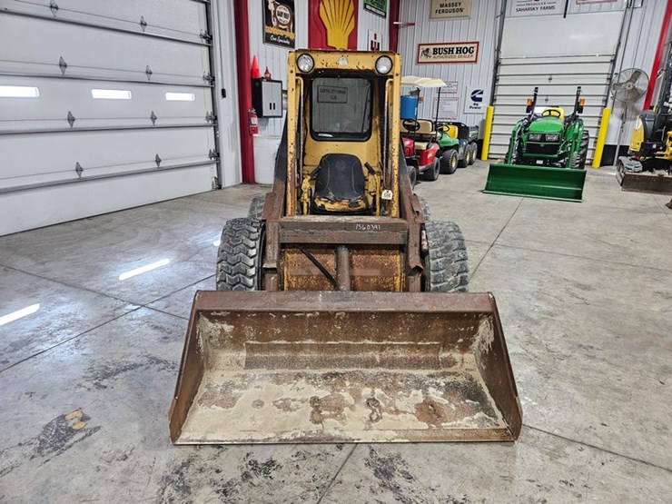 new-holland-l555-image-8