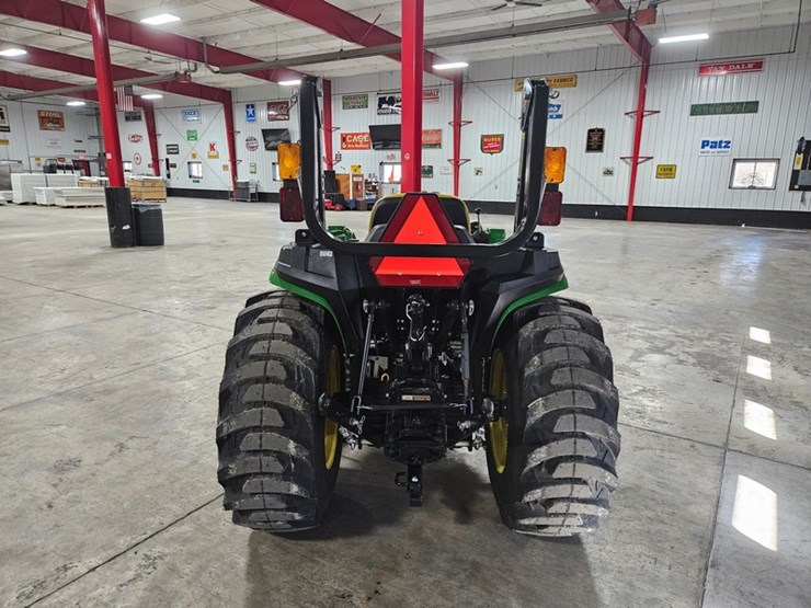 2025-john-deere-3032e-image-4