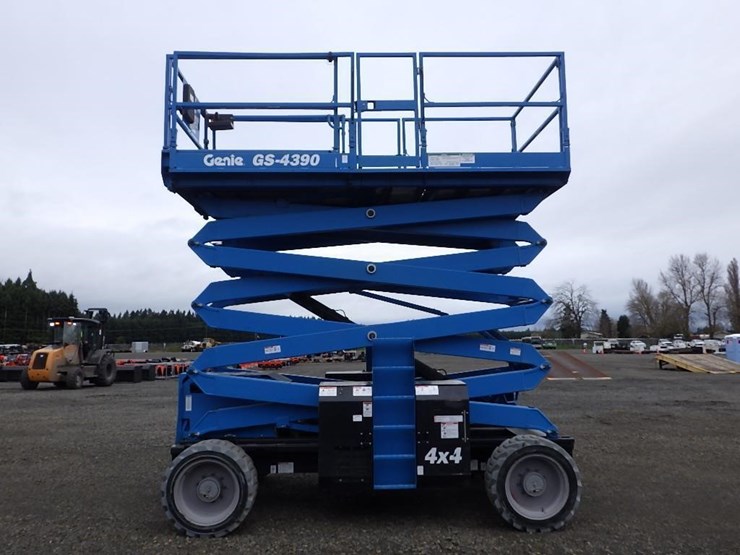 2017-genie-gs-4390-scissor-lift-image-8