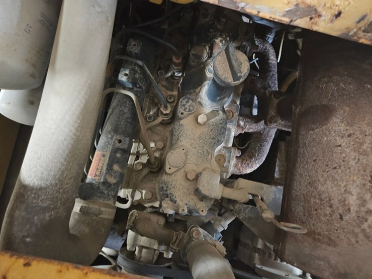 new-holland-l555-image-12