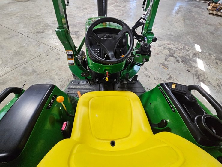 2025-john-deere-3032e-image-26