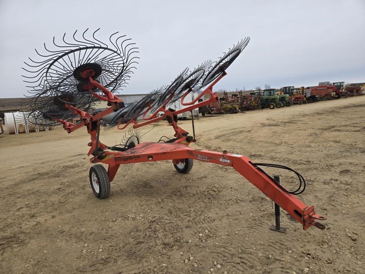 #40-•-kuhn-112-rake-image-1