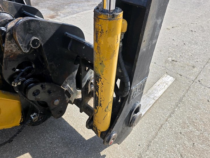 2011-caterpillar-924h-image-31