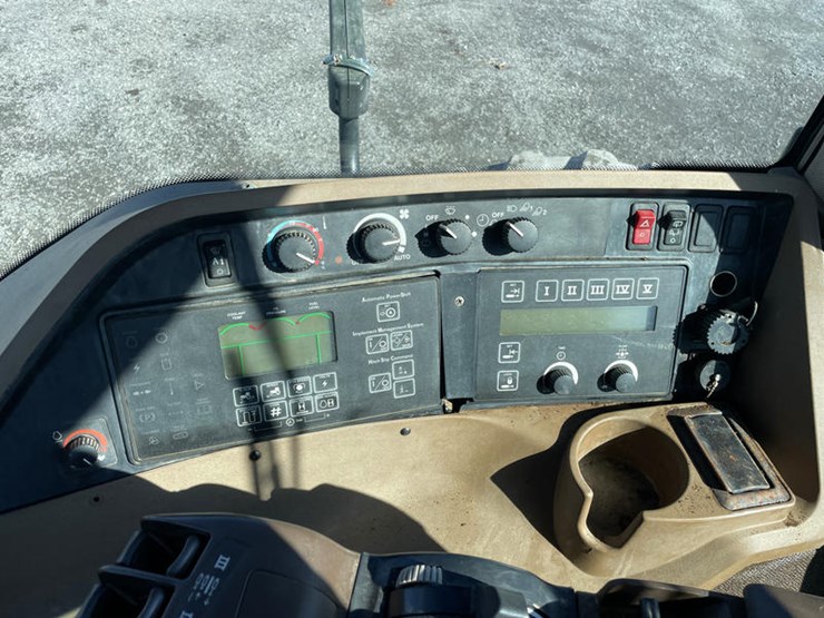 2002-john-deere-8520t-image-44