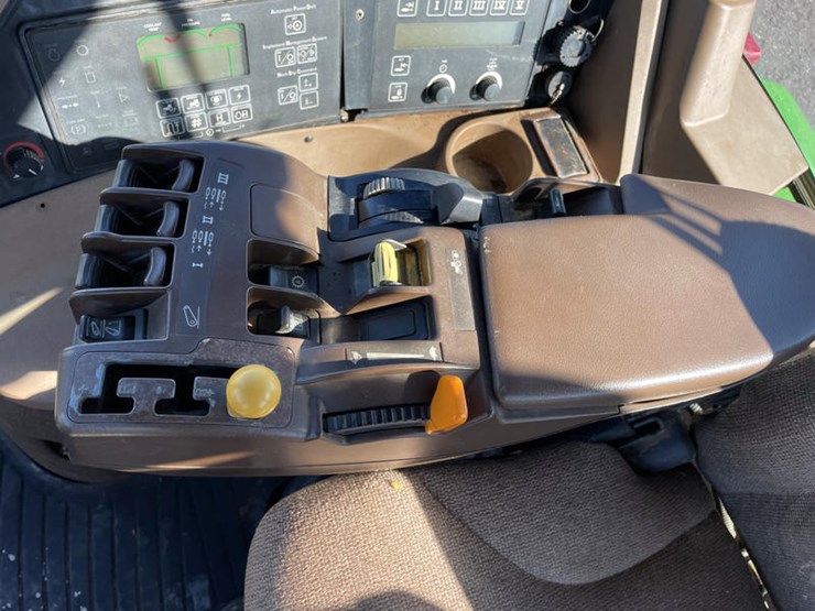 2002-john-deere-8520t-image-37