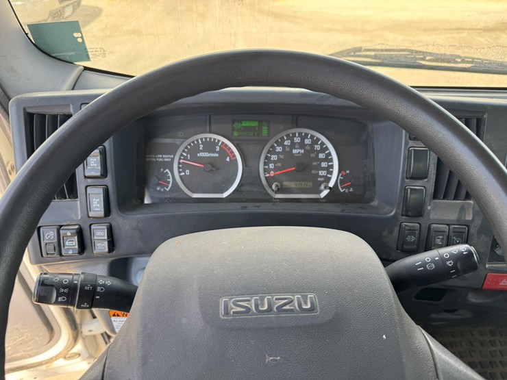 2018-isuzu-nrr-image-43