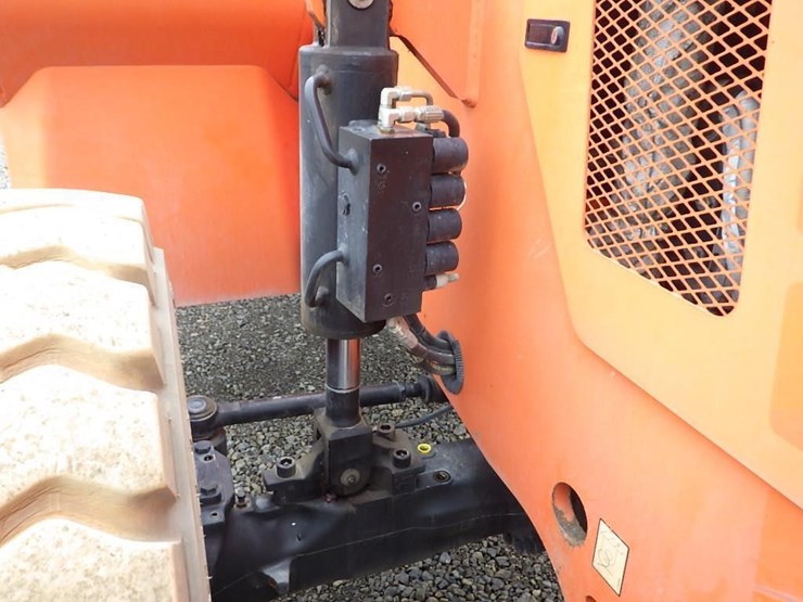 2015-jlg-8042-image-25