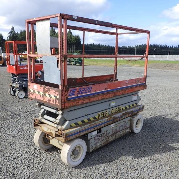 1997 Skyjack SJ-3220 Scissor Lift
