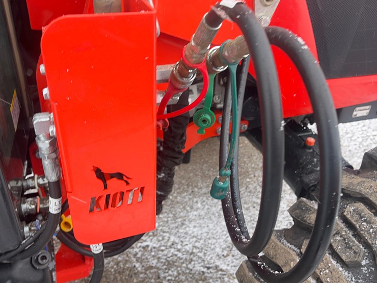 kioti-rx8320-power-shuttle-tractor-with-loader-image-15