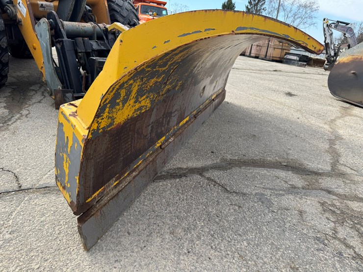 #3277-•-2016-liebherr-542-wheel-loader-w/-plow-and-chains-image-26