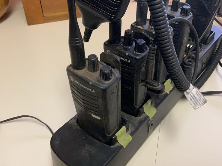 #120-•-motorola-walkie-talkies-image-3