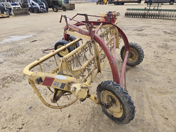 new-holland-258-image-5