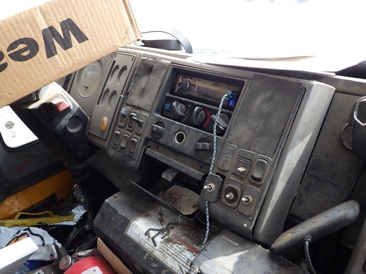 2005-elgin-sc-8000-s/a-street-sweeper-image-45