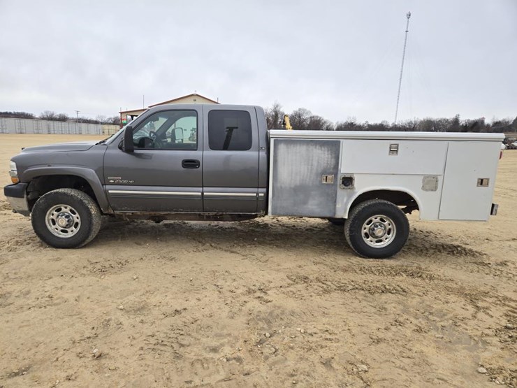 2001-chevrolet-k2500-image-15