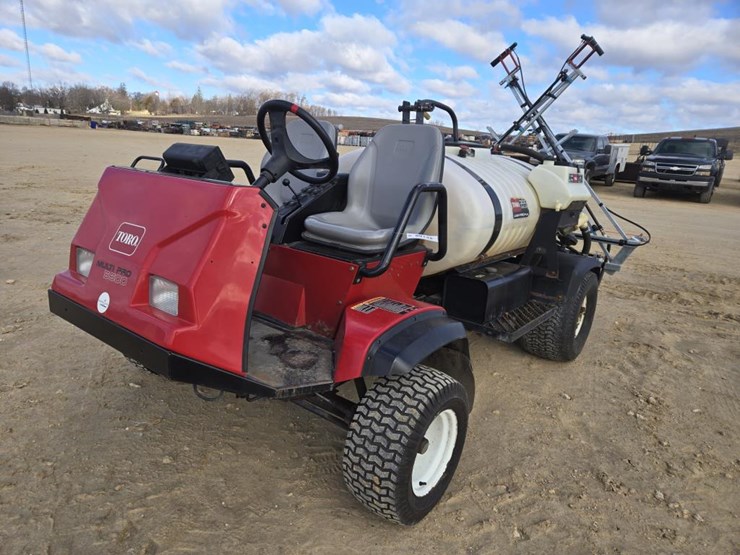 #148-•-2003-toro-5600-sprayer-with-18'-booms-image-1