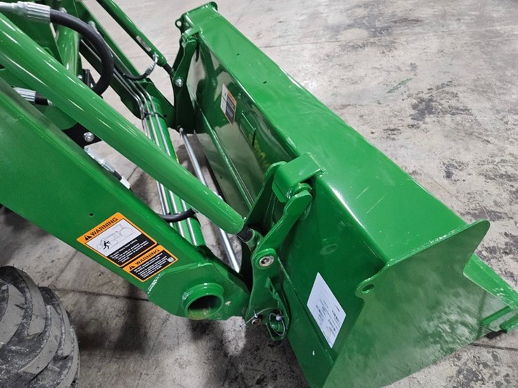 2025-john-deere-3032e-image-11