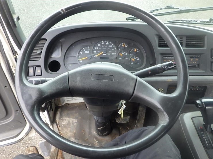 2004-izuzu-tilt-cab-22'-s/a-cab-and-chassis-image-26