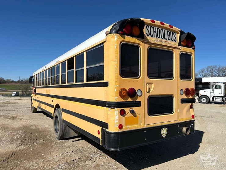2010-chevrolet-tahoe-image-2