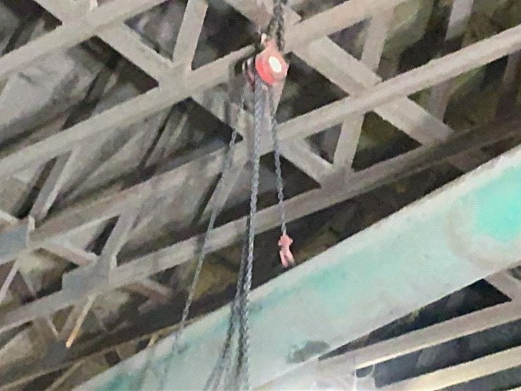 #260-•-step-ladder-and-chain-hoist-image-11