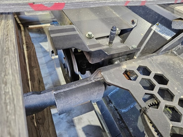 #670-•-bobcat-72"-front-mount-flail-mower-image-12