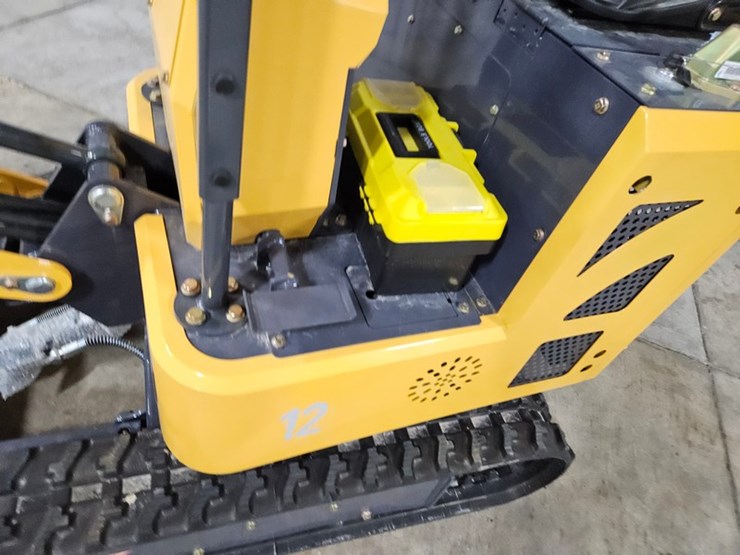 #687-•-2026-zjg-zj12-mini-excavator-image-20