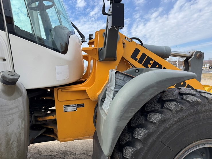 #3277-•-2016-liebherr-542-wheel-loader-w/-plow-and-chains-image-20