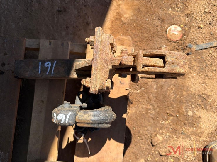 (2)-gi-hitches-image-1