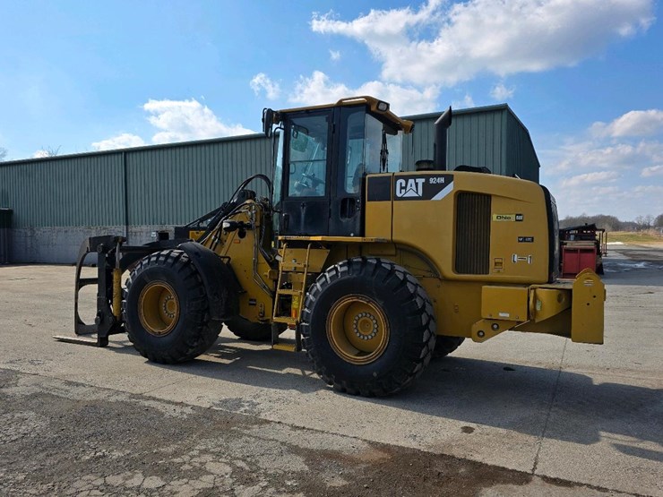 2011-caterpillar-924h-image-2