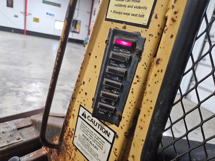 new-holland-l555-image-21