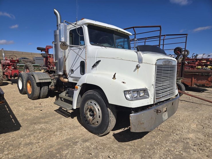 #212-•-1994-freightliner-semi-tractor-image-3