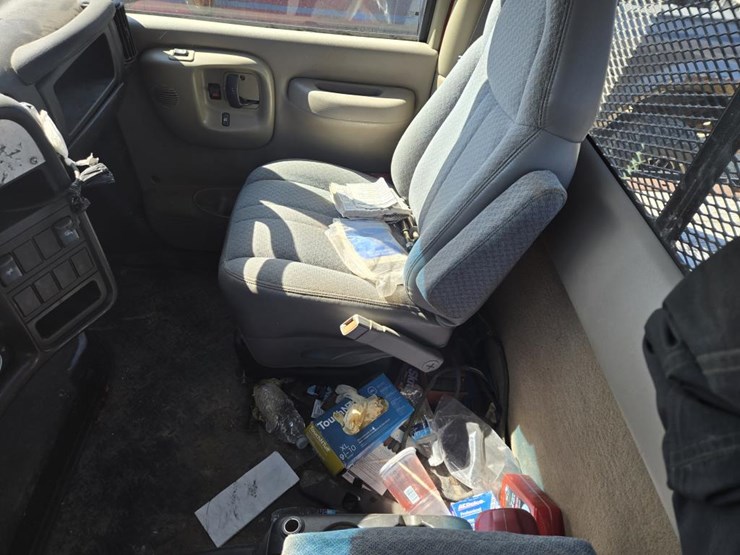 2003-gmc-topkick-image-18