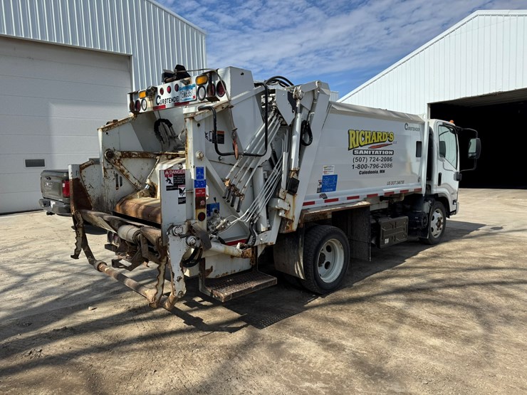 2018-isuzu-nrr-image-5