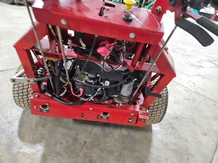 #689-•-ferris-comfort-controll-dd-walk-behind-mower-image-22