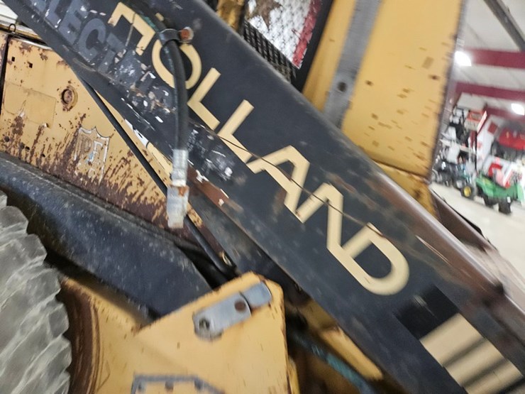 new-holland-l555-image-28