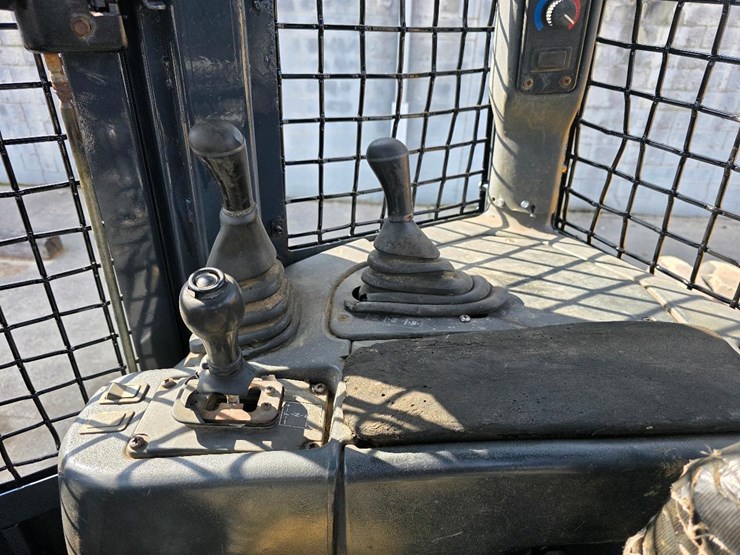 2003-deere-540g-iii-image-19