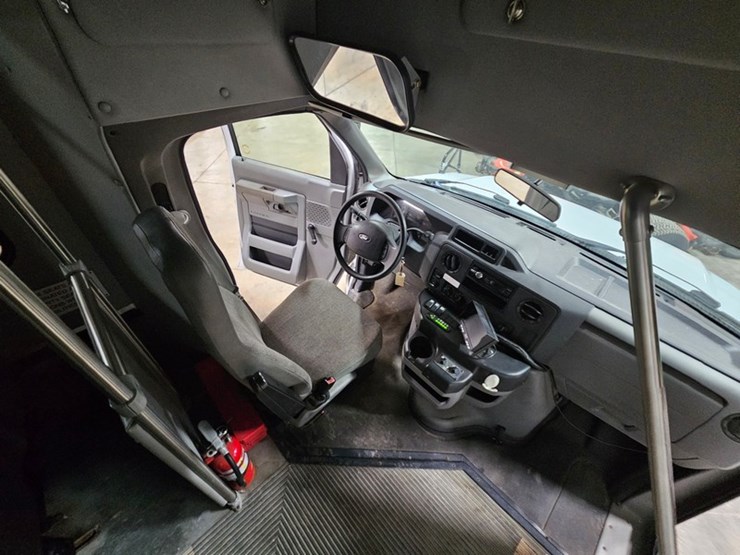 2012-ford-e350-image-22