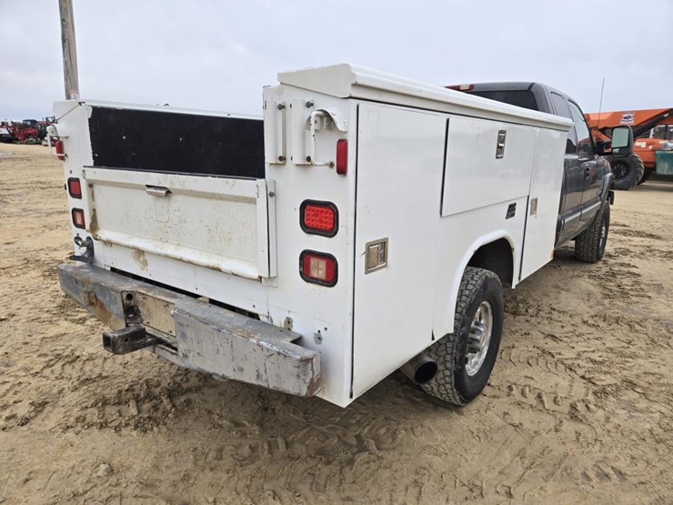 2001-chevrolet-k2500-image-9