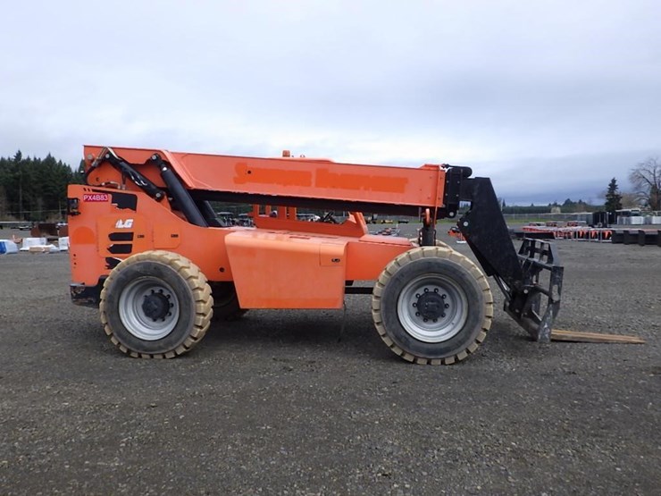 2015-jlg-8042-image-4